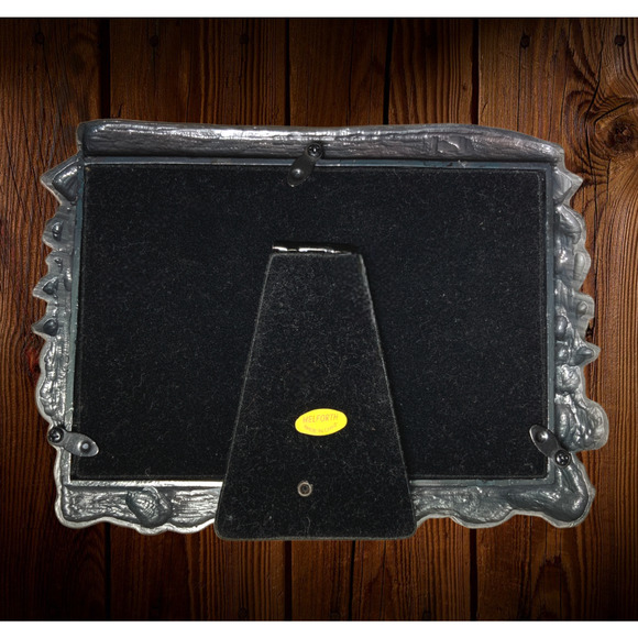 Welforth 3D Cheerleader Pewter Picture Frame Heavy 4x6 Cheer Team Souvenir Gift - Picture 3 of 5